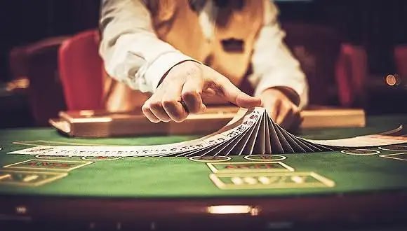 royal club VIP Live Casino ဘောနပ်စ်နှင့် Cashback