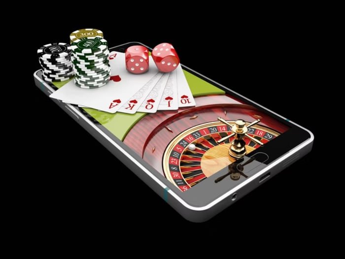 royal club App ဒေါင်းလုဒ်ပြီး ဘောလုံး Sportsbook နှင့် Live Casino ကစားနေသော မြင်ကွင်း
